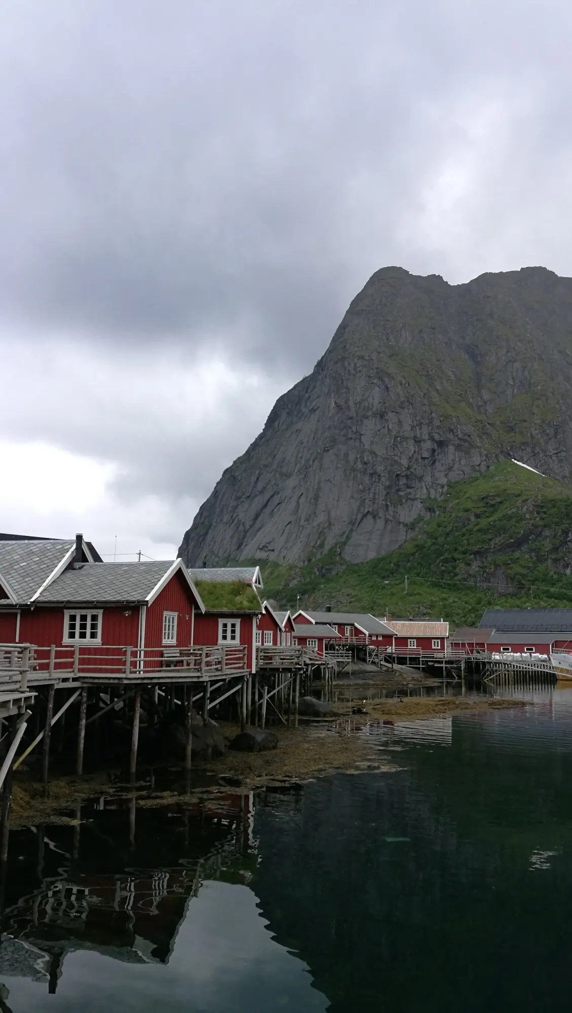 Häuser am Wasser in Norwegen